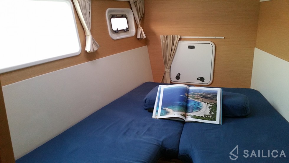 Lagoon 400 - Yacht Charter Sailica