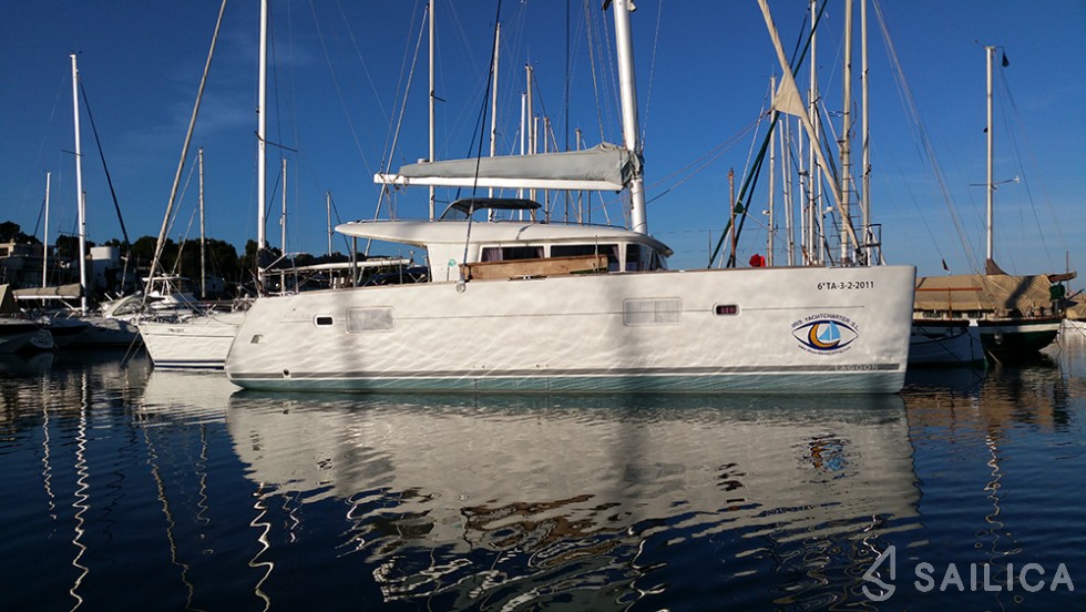 Lagoon 400 - Yacht Charter Sailica