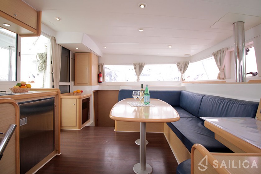 Lagoon 400 - Yacht Charter Sailica