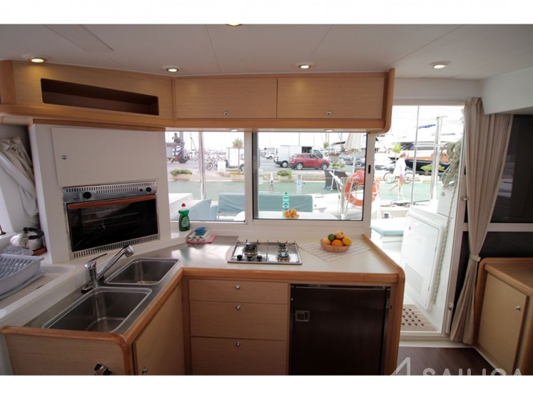 Lagoon 400 - Yacht Charter Sailica