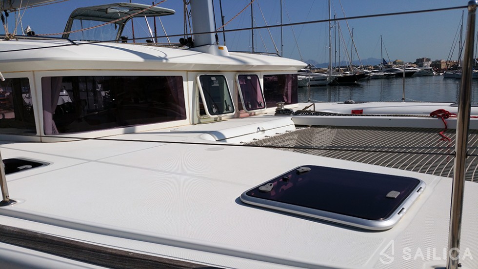 Lagoon 400 - Yacht Charter Sailica