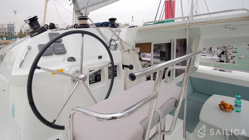 Lagoon 400 - Yacht Charter Sailica