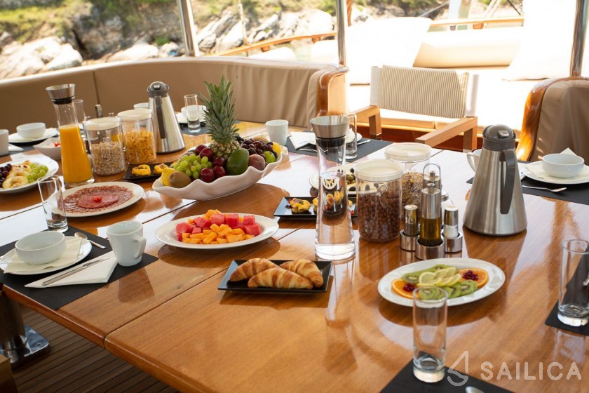 Dolce Vita - Yacht Charter Sailica