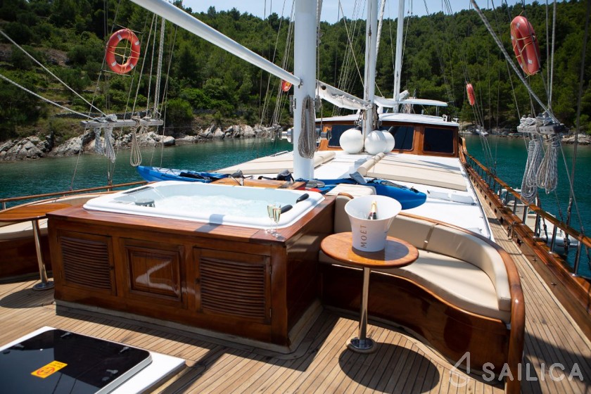 Dolce Vita - Yacht Charter Sailica