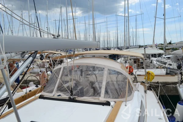 Dufour 412 GL - Yacht Charter Sailica