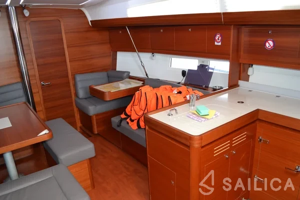 Dufour 412 GL - Yacht Charter Sailica