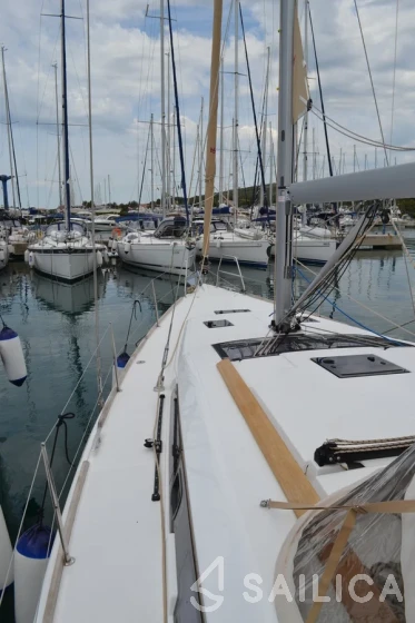 Dufour 412 GL - Yacht Charter Sailica