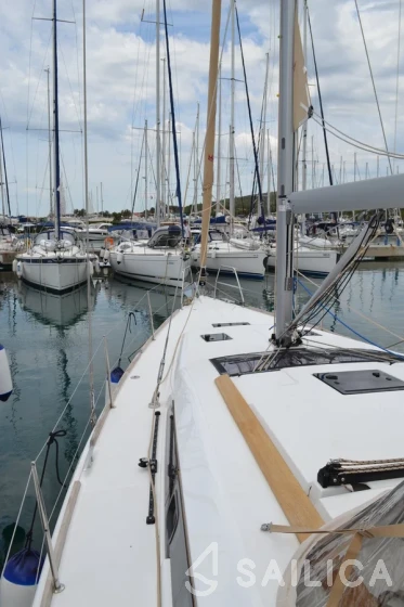 Dufour 412 GL - Yacht Charter Sailica