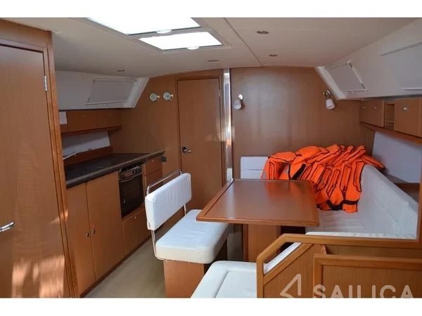 Bavaria 40 Cruiser - Yacht Charter Sailica