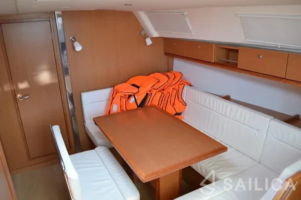 Bavaria 40 Cruiser - Yacht Charter Sailica