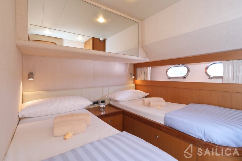 Ferretti 681 - Yacht Charter Sailica