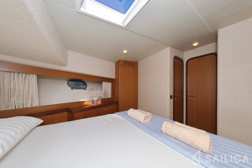 Ferretti 681 - Yacht Charter Sailica