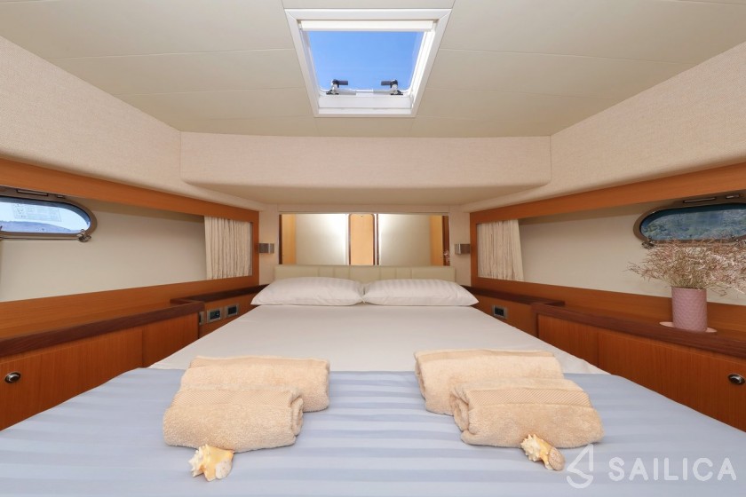 Ferretti 681 - Yacht Charter Sailica