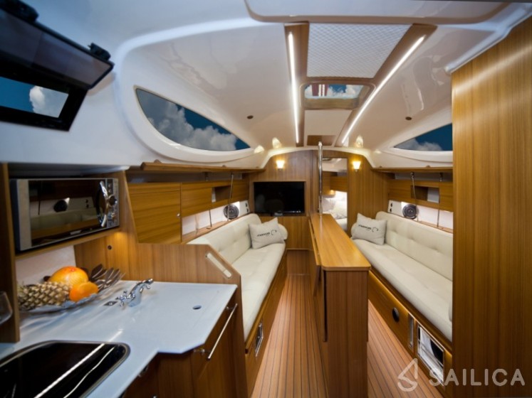Maxus 33.1 RS Prestige - Yacht Charter Sailica