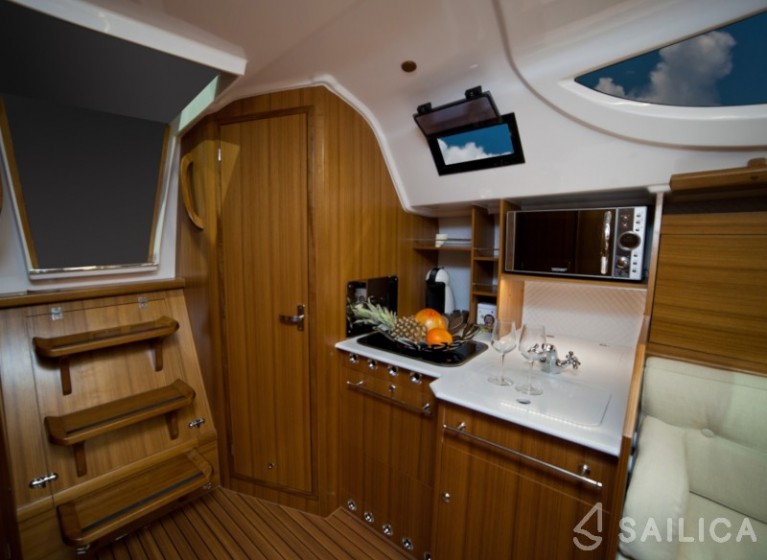 Maxus 33.1 RS Prestige - Yacht Charter Sailica