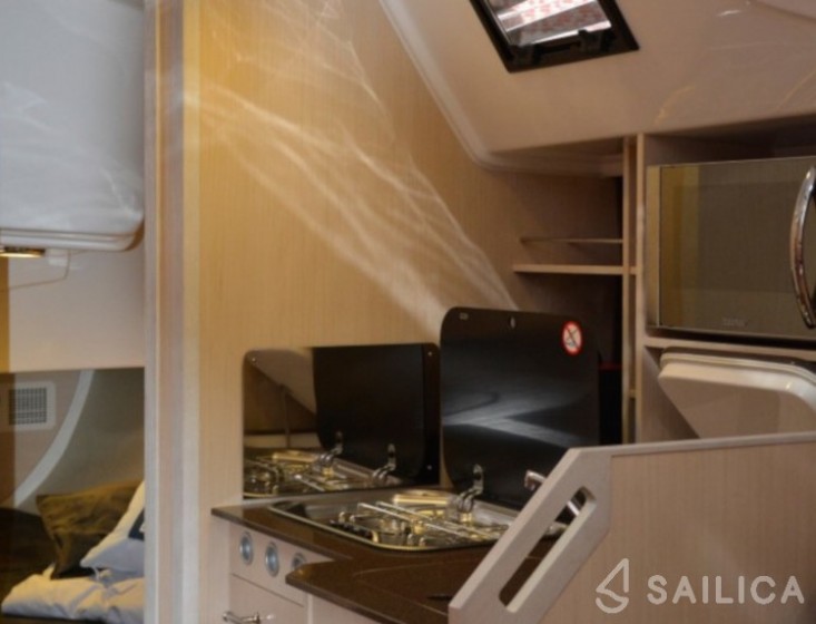 Maxus 33.1 RS Prestige - Yacht Charter Sailica