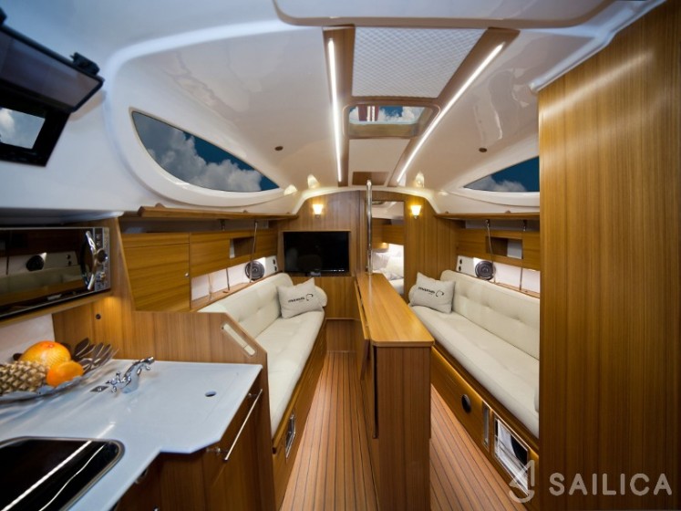 Maxus 33.1 RS Prestige - Yacht Charter Sailica