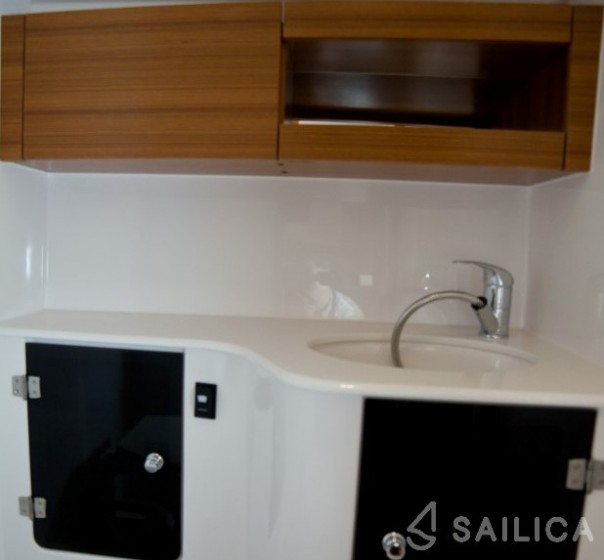 Maxus 33.1 RS Prestige - Yacht Charter Sailica