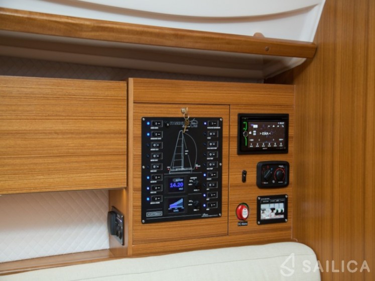 Maxus 33.1 RS Prestige - Yacht Charter Sailica