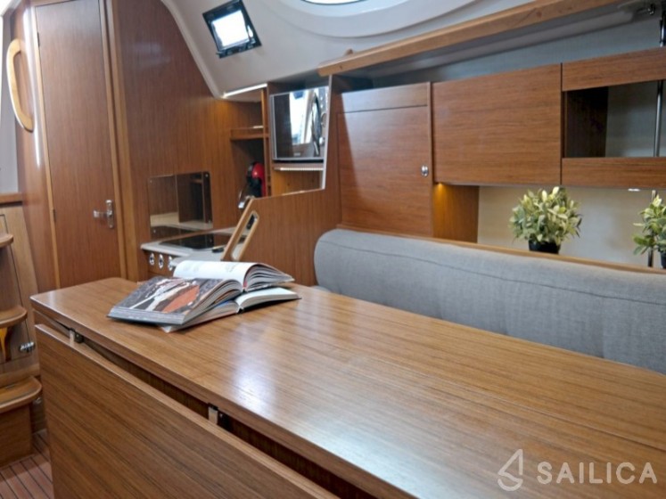 Maxus 33.1 RS Prestige - Yacht Charter Sailica