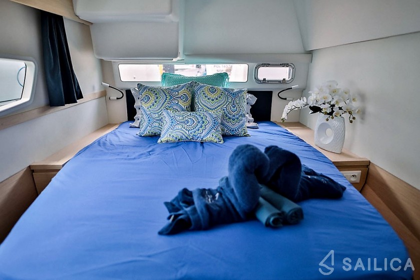Helia 44 - Yacht Charter Sailica