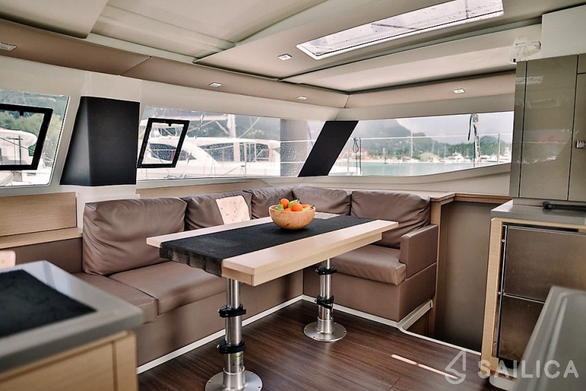 Helia 44 - Yacht Charter Sailica