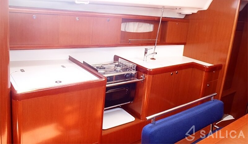 Oceanis 43 - Yacht Charter Sailica