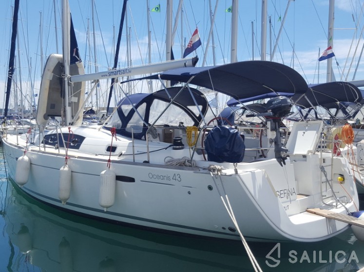 Oceanis 43 - Yacht Charter Sailica