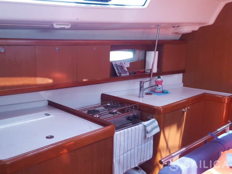 Oceanis 43 - Yacht Charter Sailica