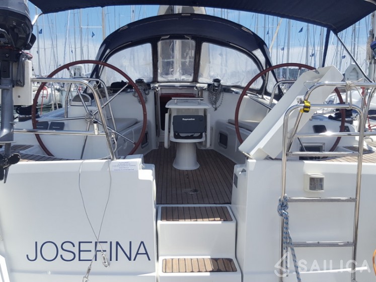 Oceanis 43 - Yacht Charter Sailica