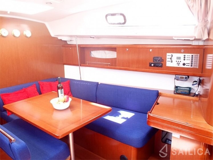 Oceanis 43 - Yacht Charter Sailica