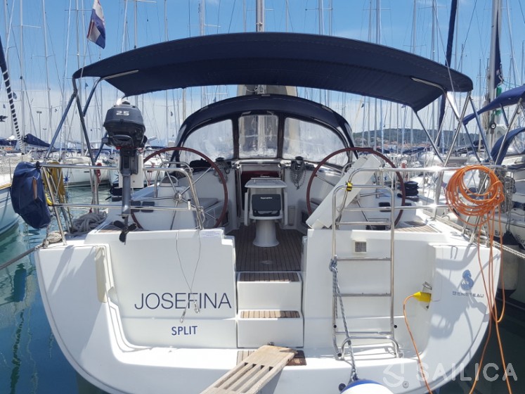 Oceanis 43 - Yacht Charter Sailica