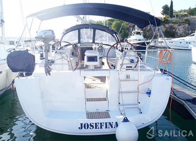 Oceanis 43 - Yacht Charter Sailica