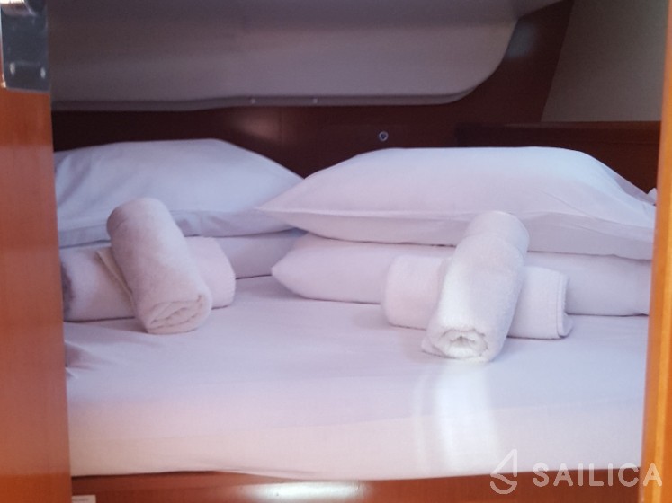 Oceanis 43 - Yacht Charter Sailica