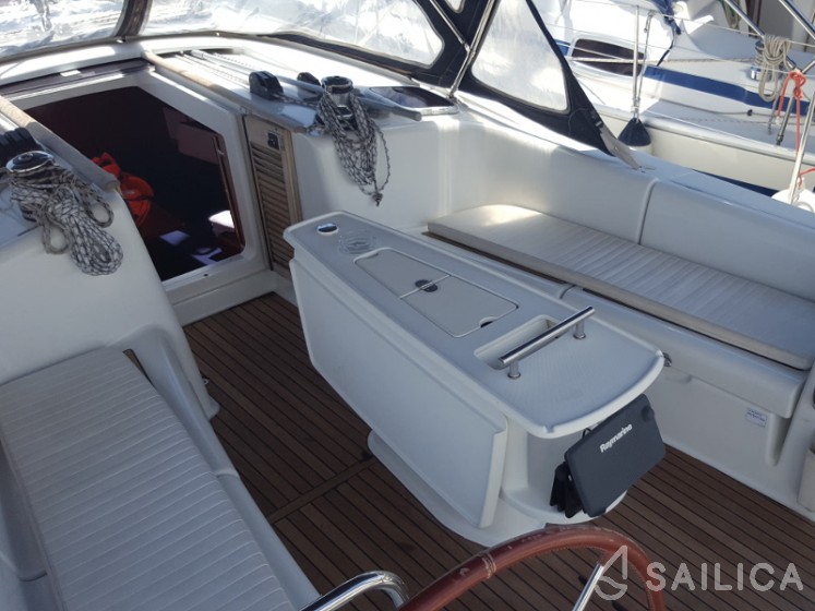 Oceanis 43 - Yacht Charter Sailica