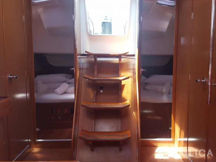 Oceanis 43 - Yacht Charter Sailica