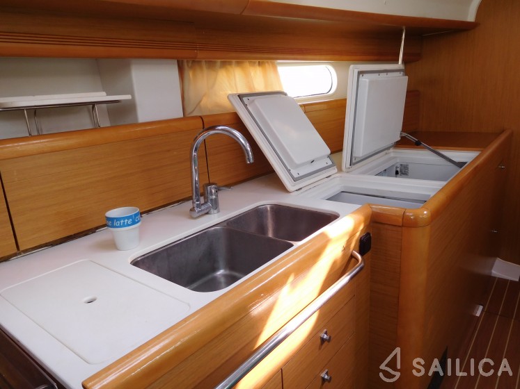 Sun Odyssey 44i - Yacht Charter Sailica