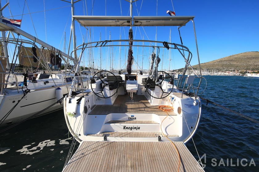 Bavaria 46 Cruiser - Photo #2 Bavaria 46 Cruiser - Yacht Charter Sailica