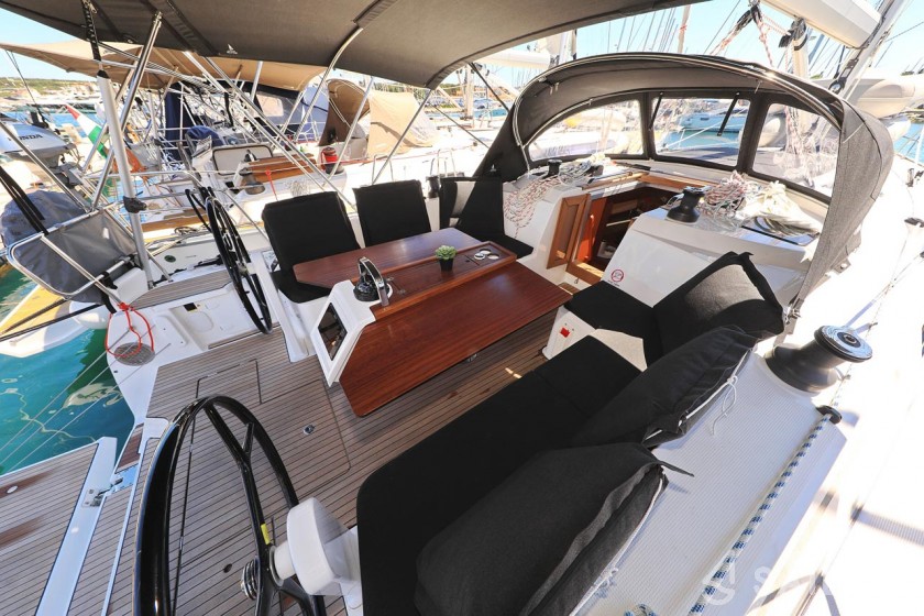 Bavaria 46 Cruiser - Yacht Charter Sailica