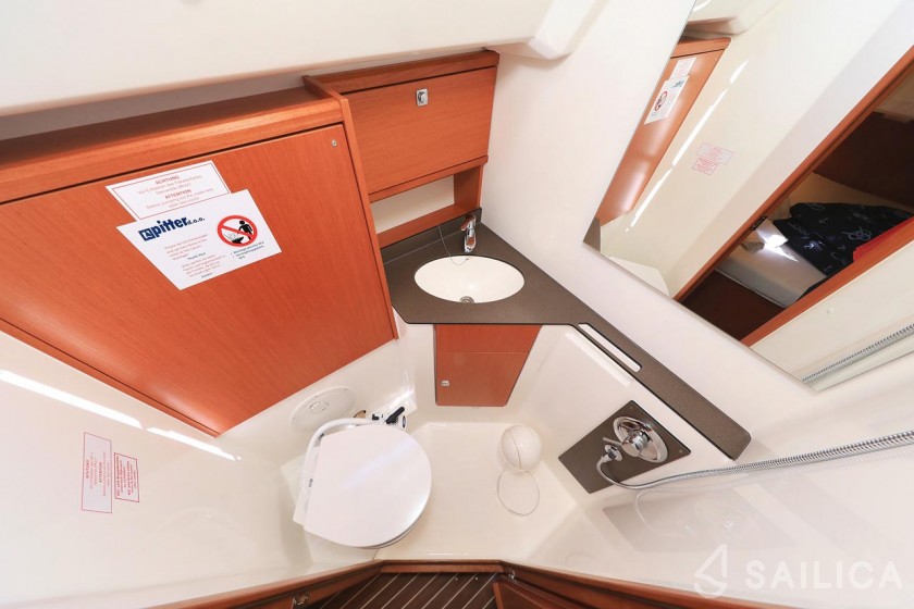 Bavaria 46 Cruiser - Yacht Charter Sailica