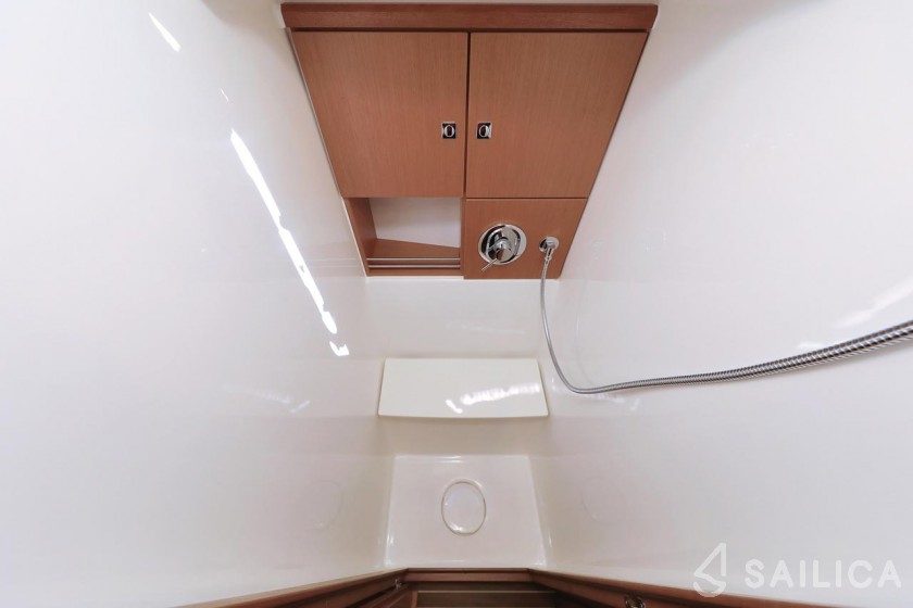 Bavaria 46 Cruiser - Yacht Charter Sailica