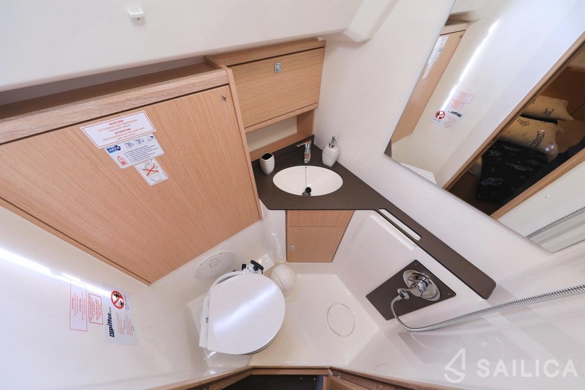 Bavaria 46 Cruiser - Yacht Charter Sailica
