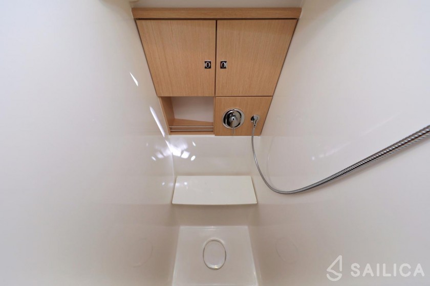 Bavaria 46 Cruiser - Yacht Charter Sailica