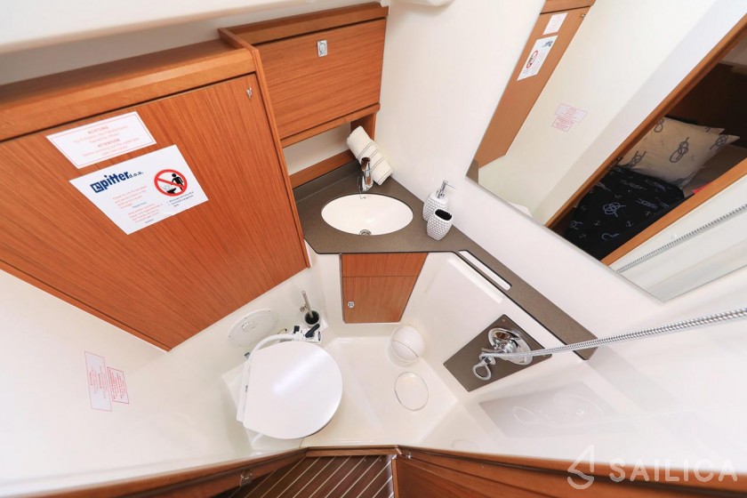 Bavaria 46 Cruiser - Yacht Charter Sailica