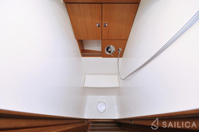 Bavaria 46 Cruiser - Yacht Charter Sailica