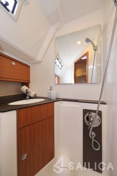 Bavaria 46 Cruiser - Yacht Charter Sailica