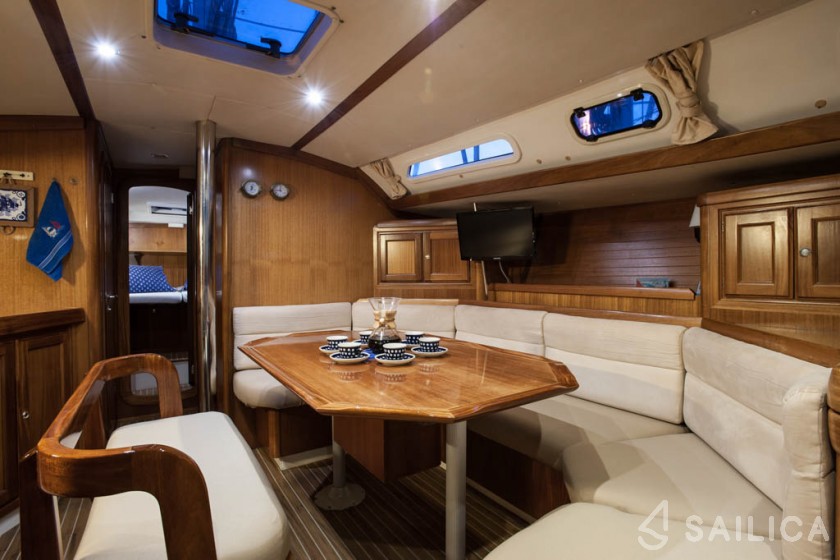 Dufour 45 Classic - Yacht Charter Sailica