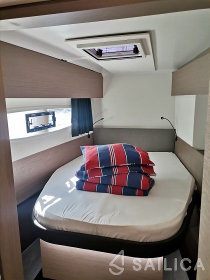 Astréa 42 - Yacht Charter Sailica