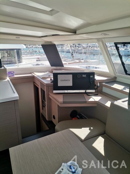 Astréa 42 - Yacht Charter Sailica
