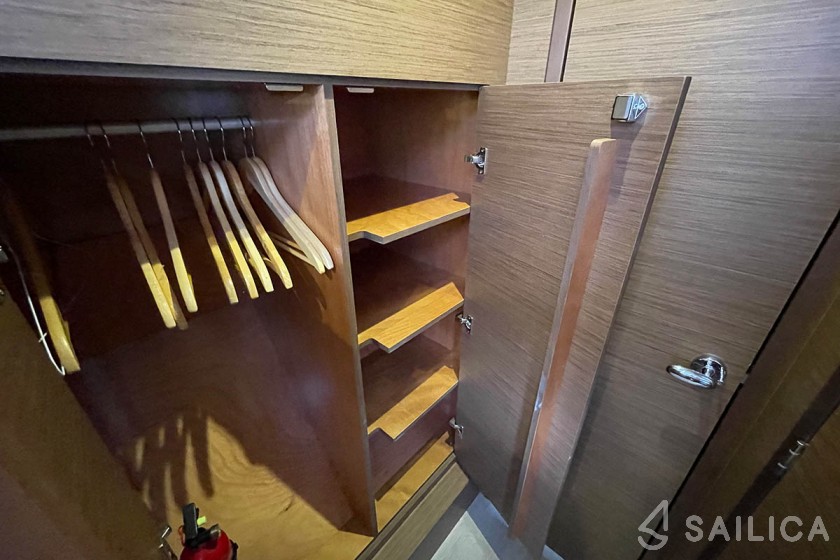 Lagoon 42 - Yacht Charter Sailica
